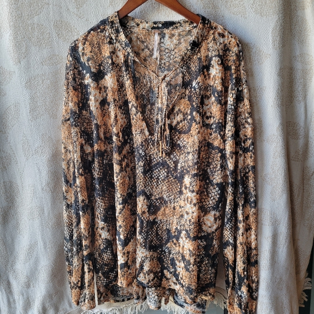 Free People Womens M Sheer Top Blouse Snake Animal Print Lace Boho Retail $98 - Picture 2 of 13